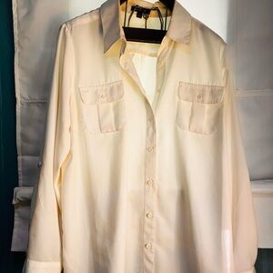 Element Women's Button-Down Shirt - Cream
Roll up sleeves that button